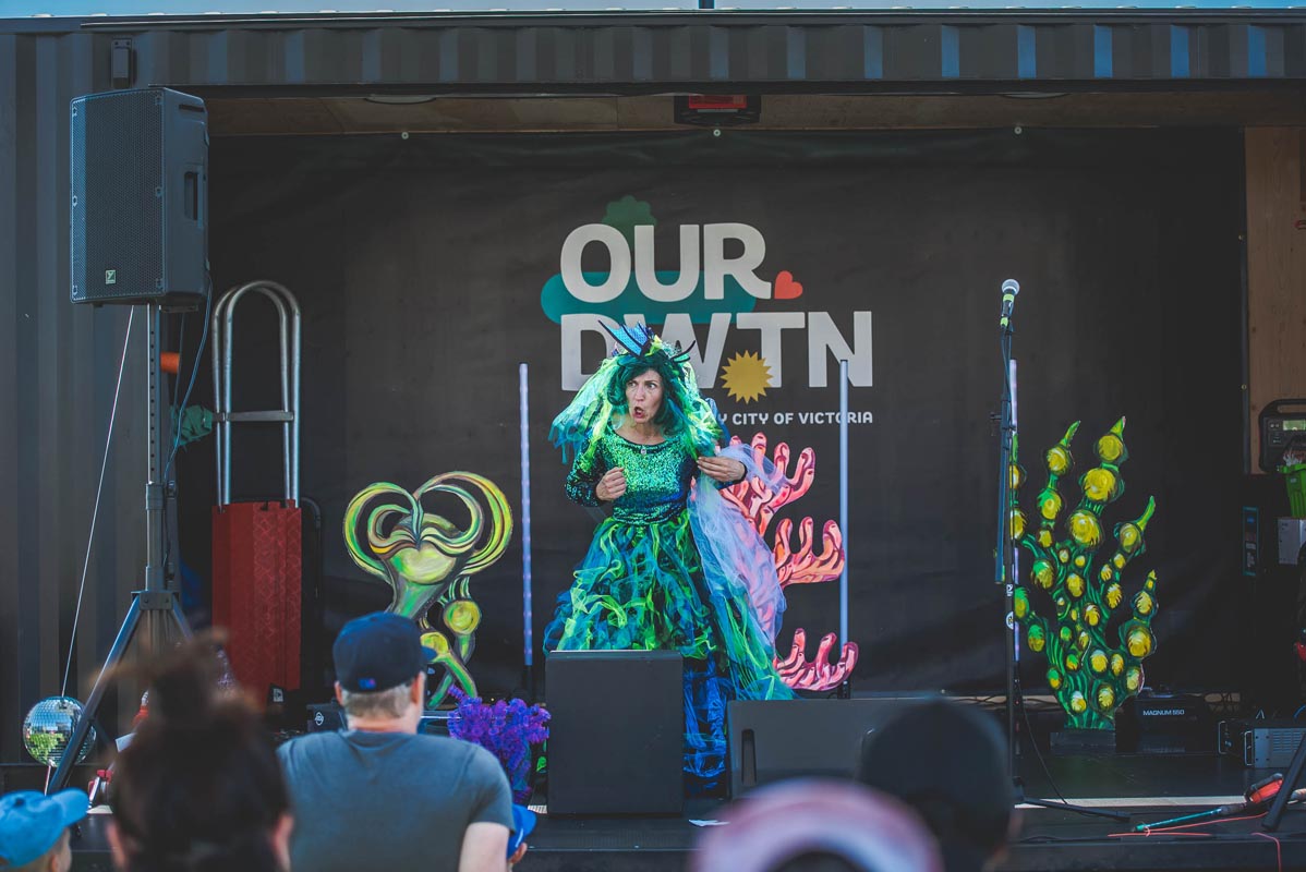 Families with children having fun at BC CrabFest on the Victoria waterfront